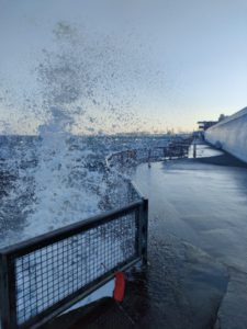 大荒れの海